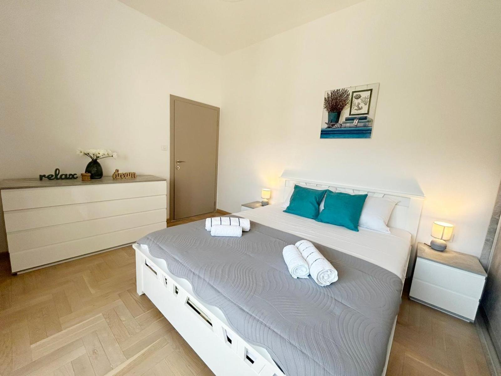 The Circle Apartment Skopje Luaran gambar